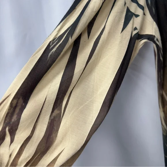 B.L.E.U. USA XL Elegant Floral Gold Stud Stretchy Women's Top Long Sleeve Shirt - Picture 3 of 15